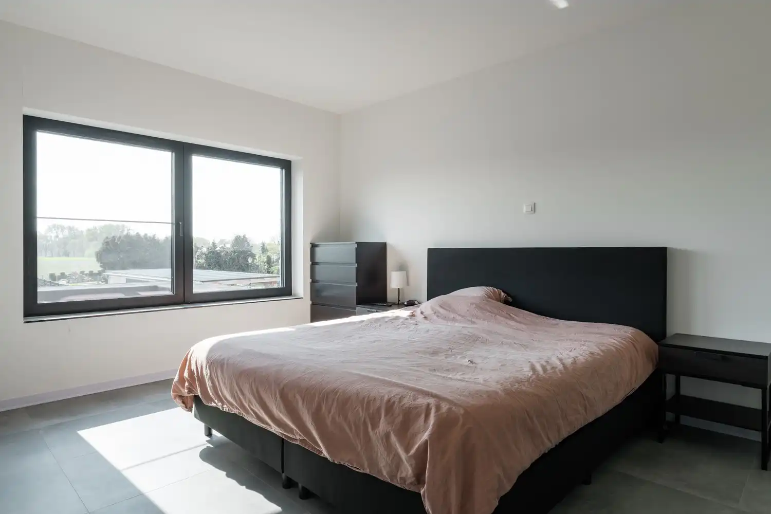 Moderne architecturale woning (2022) met 3 slaapkamers, bureau, kelder en ruime tuin te Pelt foto 24