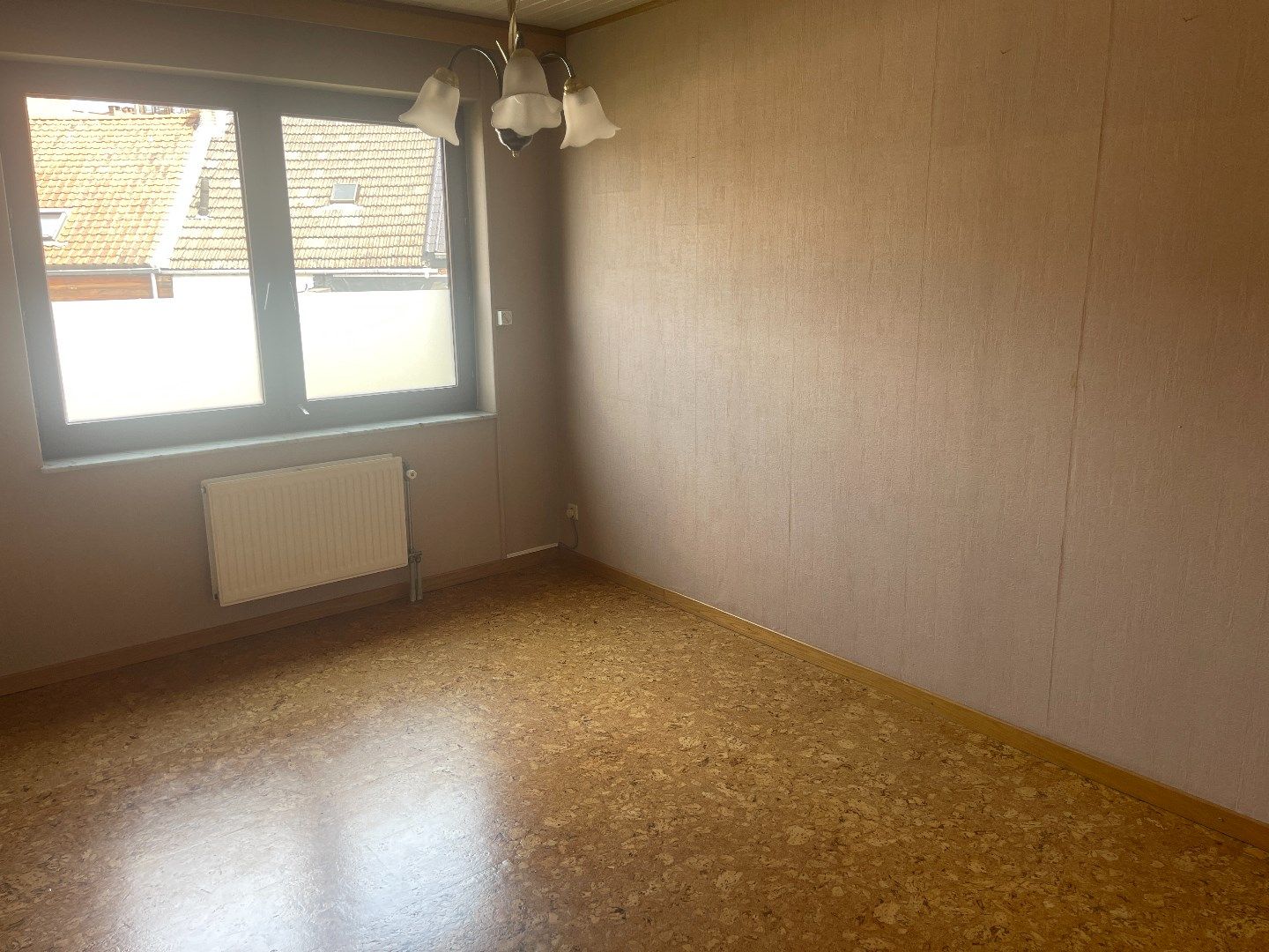 Ruime stadswoning met tuin, terras en ondergrondse garage in Hasselt - 4 slaapkamers - bouwjaar 1993 - EPC-waarde 206.Kwh - Energielabel C - 140.00m² bewoonbare foto 15