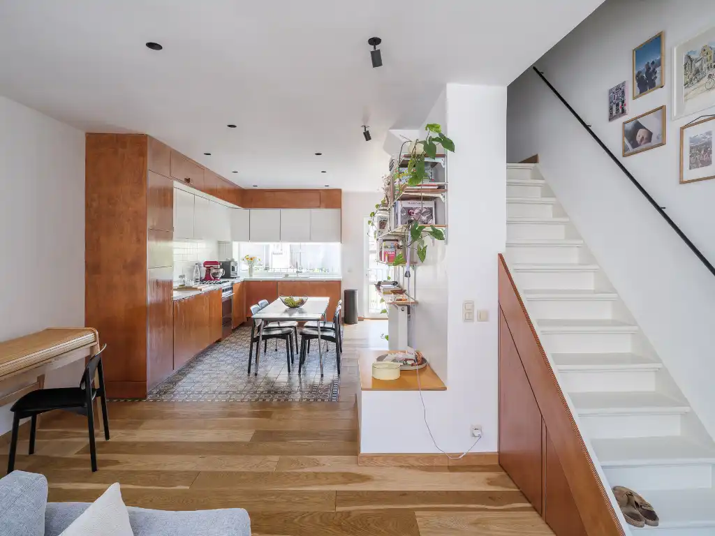 Uniek gerenoveerde, instapklare woning op fietsafstand van het stadscentrum met aangename buitenruimtes (terras en stadstuin) en 3 volwaardige slaapkamers. foto 7