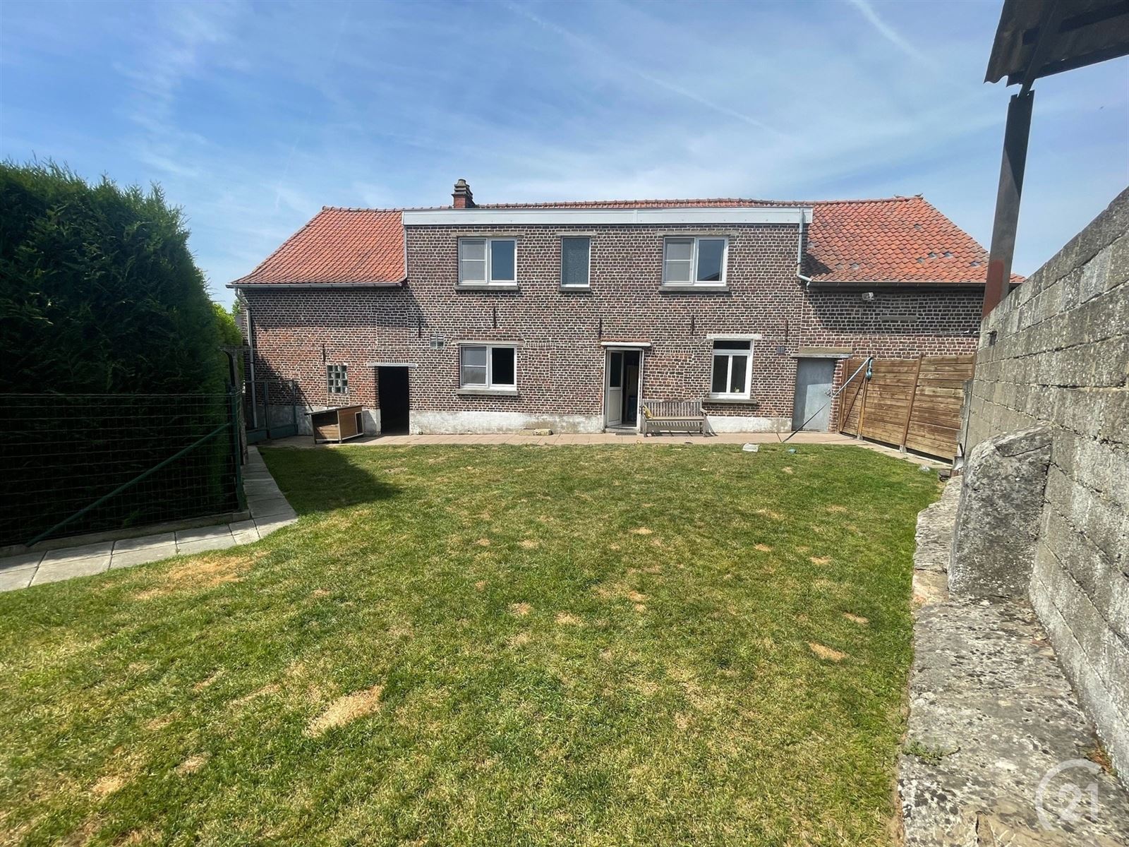 Op te frissen viergevelwoning met tuintje, stal en garage op 3are67 foto 21