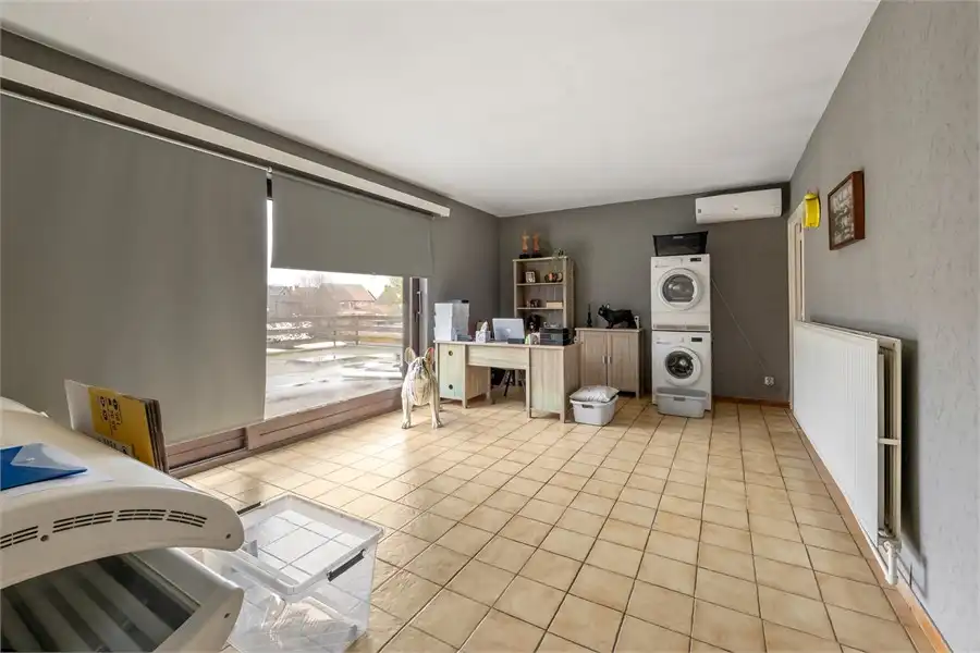 RUIM HANDELSPAND MET WOONST IN SINT-TRUIDEN foto 17