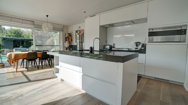 Exclusieve moderne villa van 389m² met openluchtzwembad foto 9