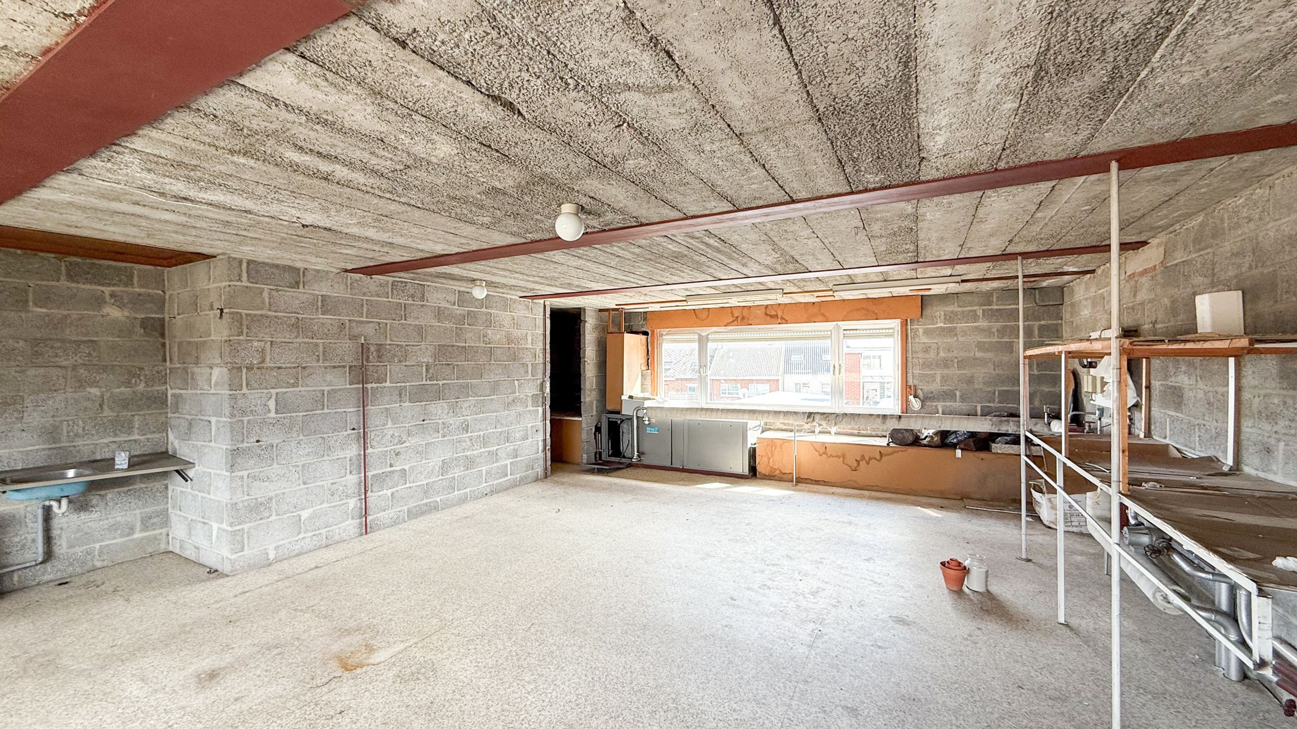 Ruime loods van maar liefst 360 m² gelegen te Heusden! foto 18