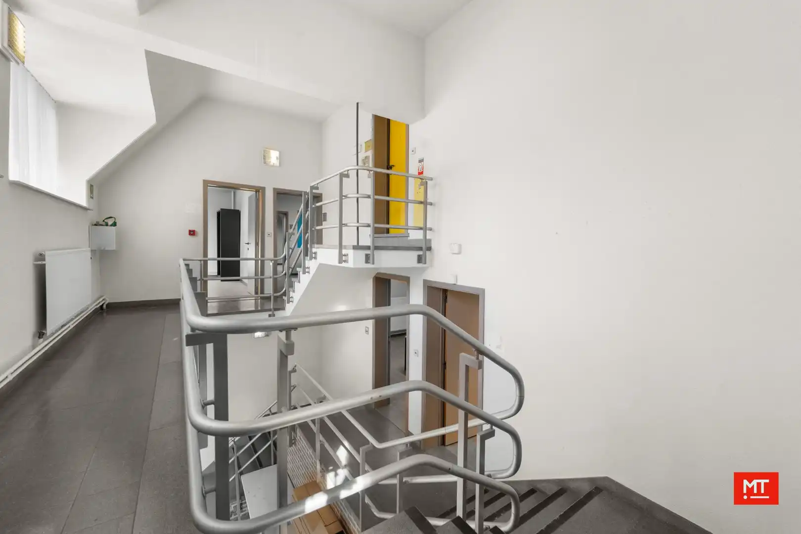 Voormalig politiecommissariaat te koop in Westrozebeke foto 15