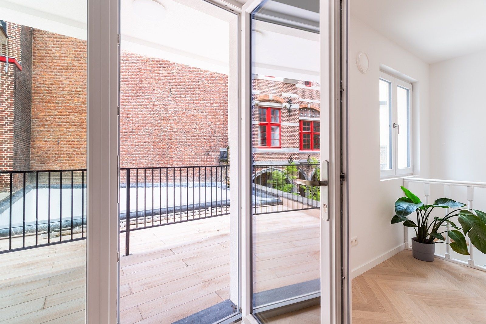 Luxueuze renovatie met tuin op toploctie foto 14