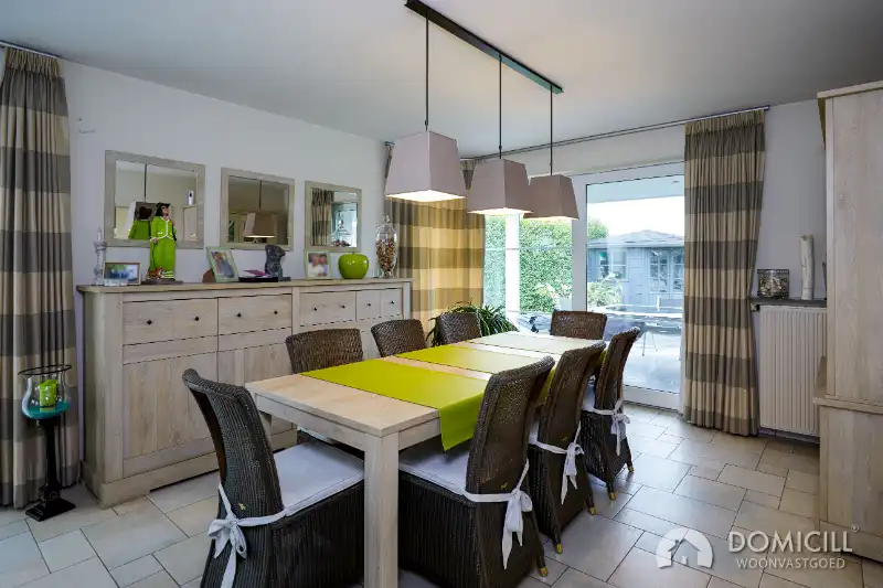 Roeselare : Recente mooie villa met zonnige tuin 3 à 4 slpks, dubbele garage en carport voor 3 wagens foto 4