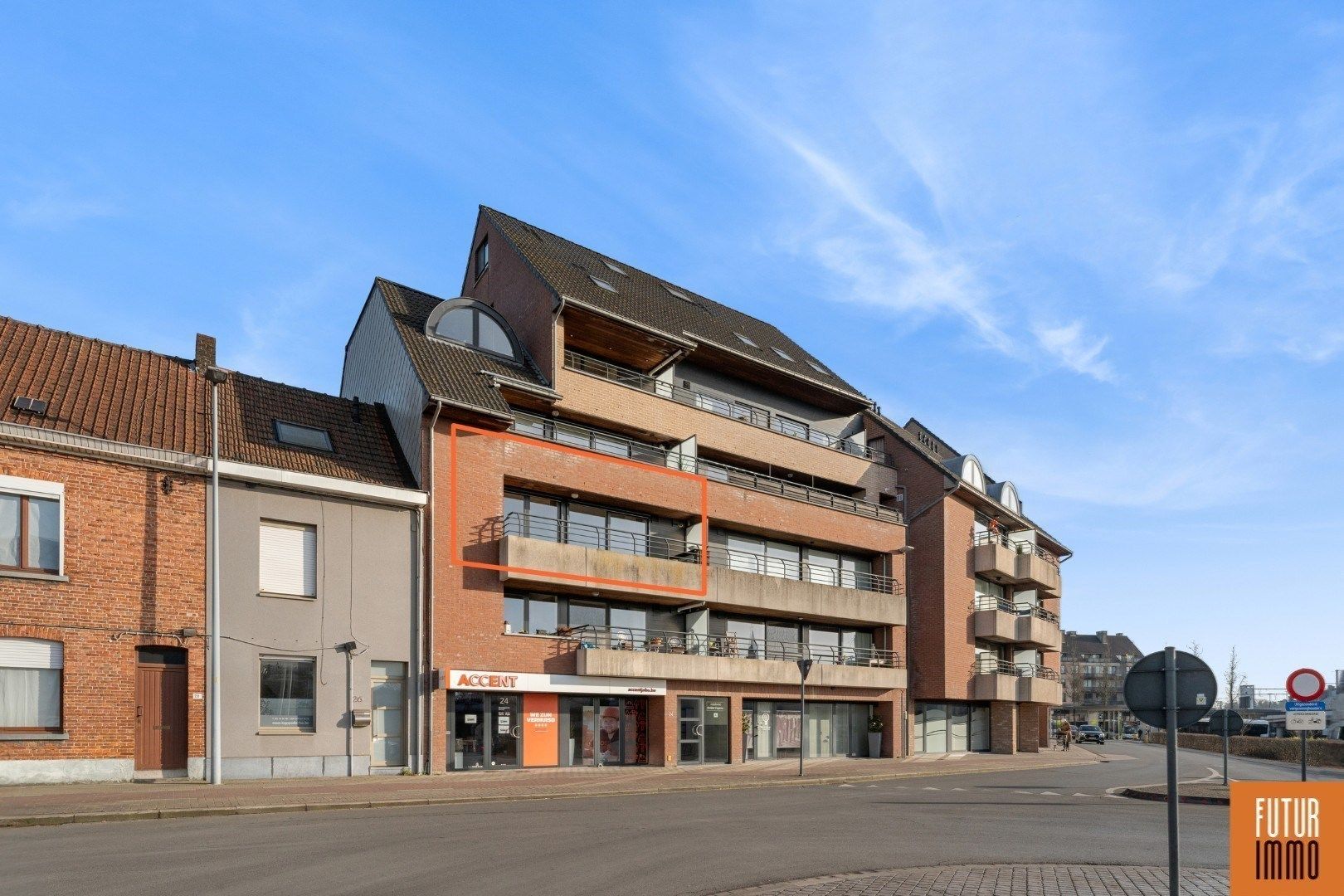 Instapklaar 2-slpk appartement aan station RSL foto 3