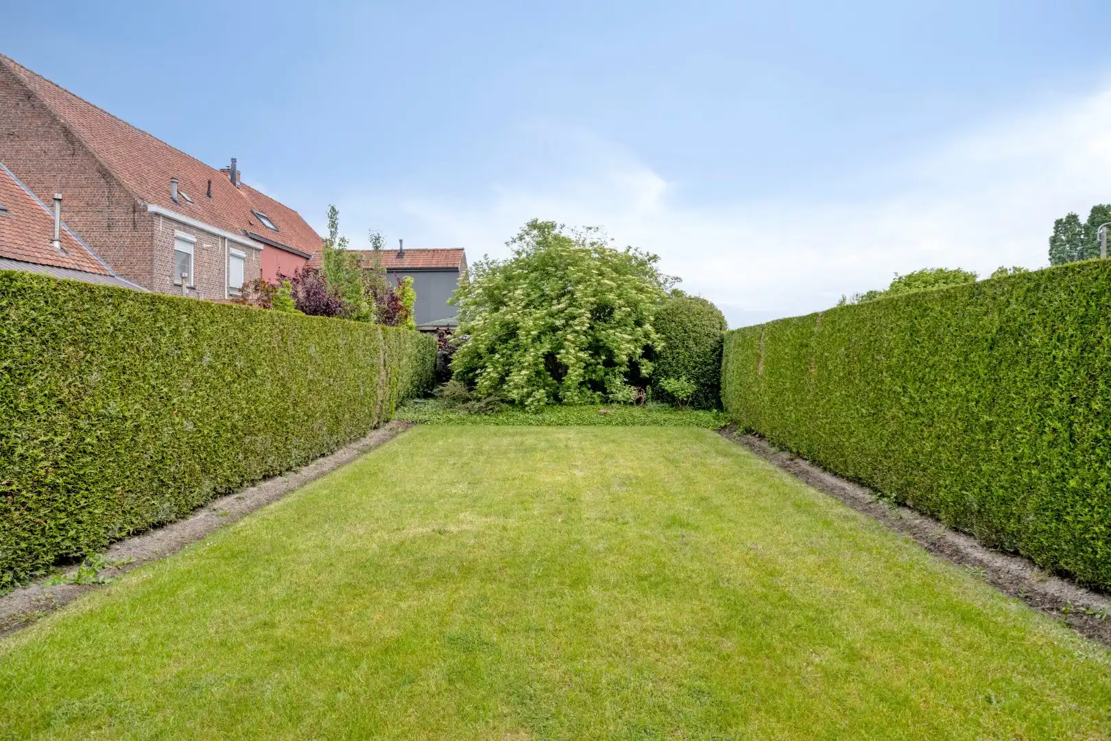 Te renoveren woning met garage en tuin in het centrum van Wevelgem! foto 22