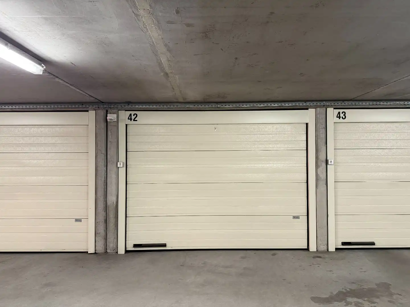 RUIME GARAGEBOX ONDER KINEPOLIS OOSTENDE  foto 4