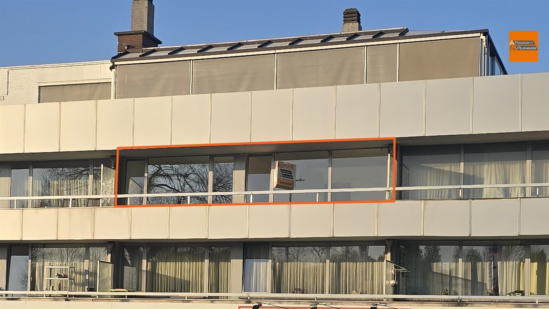 Ruim en lichtrijk appartement met terras en garagebox te huur in Herent foto {{pictureIndex}}