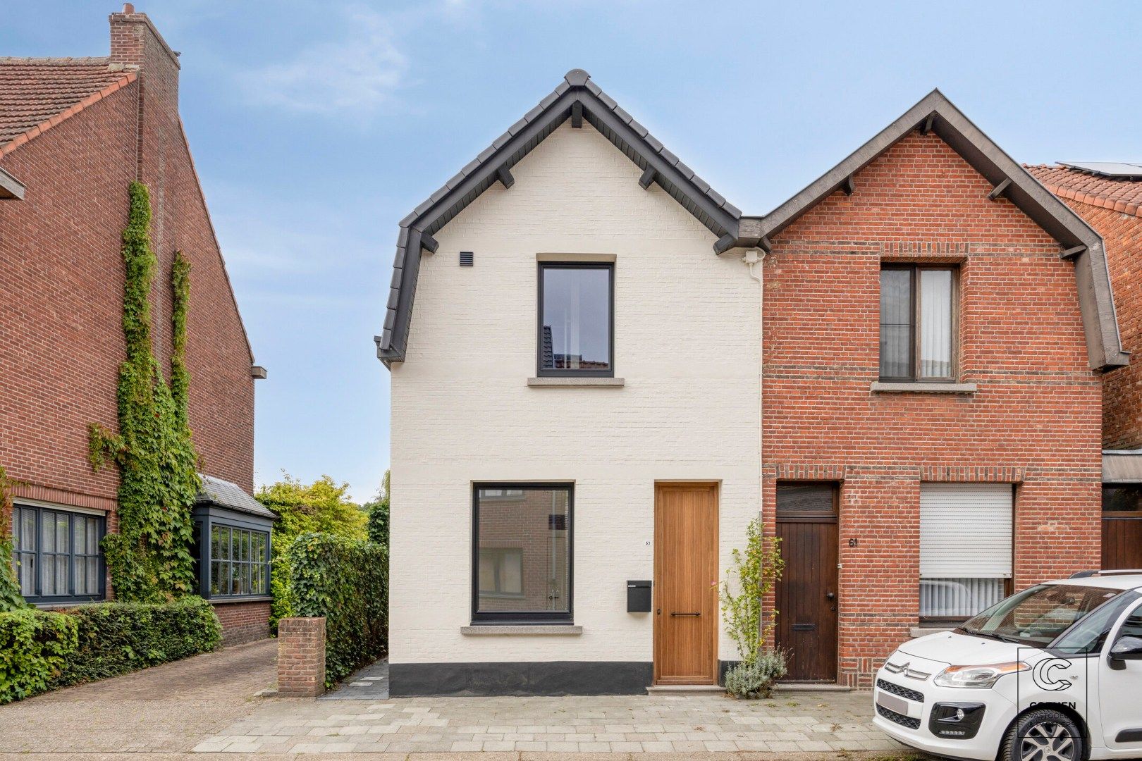 Prachtig, volledig gerenoveerde HOB met twee slaapkamers op een centrale ligging te Brasschaat!  foto {{pictureIndex}}