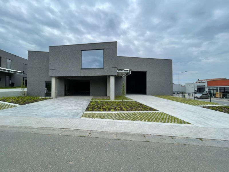 Nieuwbouw bedrijfsgebouw te koop met casco kantoor en woning. foto 17