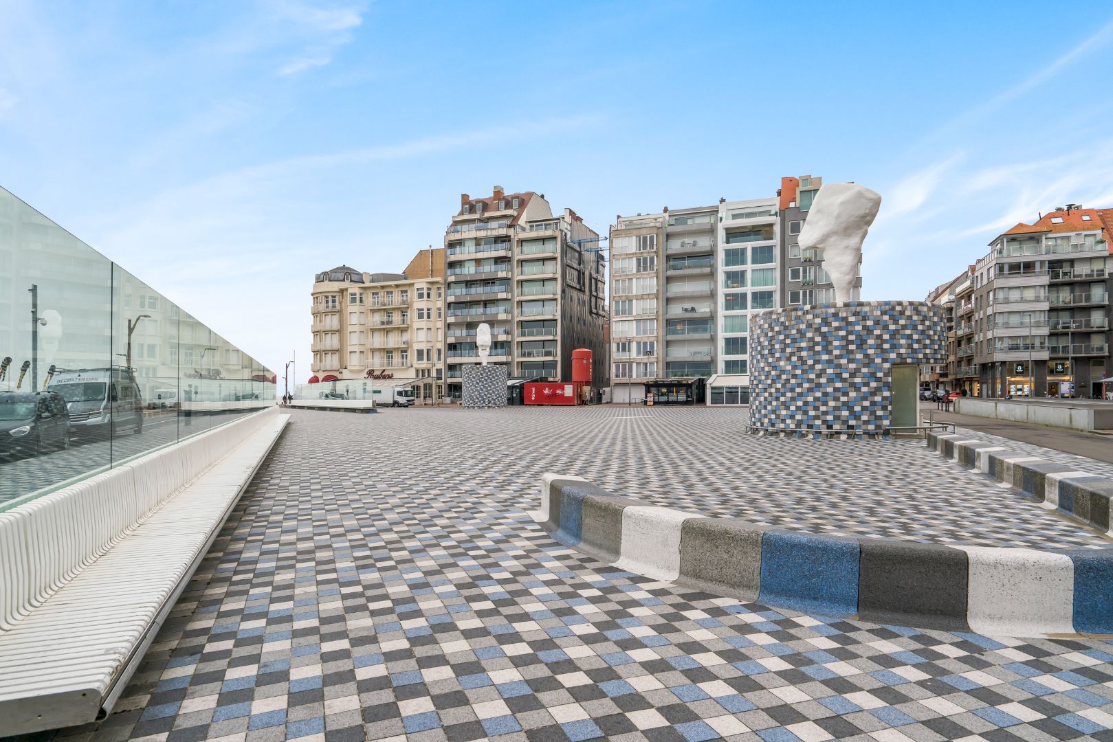 Modern 3 slaapkamer appartement aan het Rubensplein met frontaal zeezicht foto 14