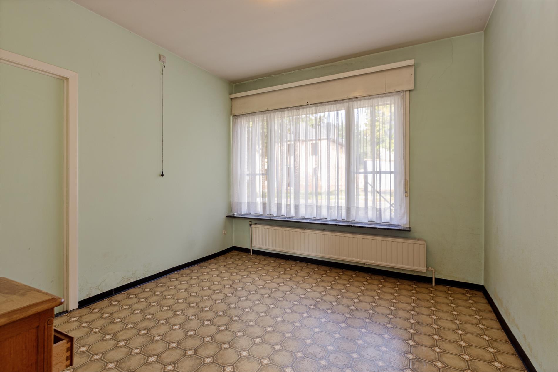 Te renoveren charmante woning met 4/5 slpks op een zonnig perceel van 700m²! foto 8