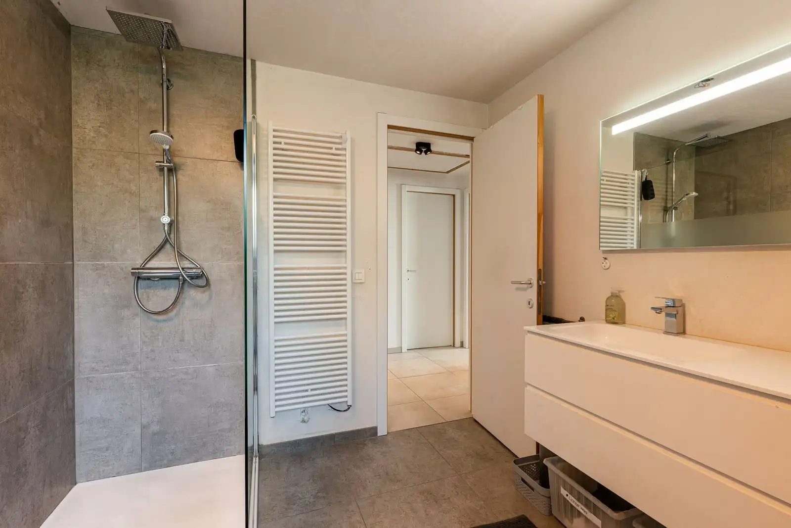 Recente woning met parking en tuin te Moerkerke-Damme foto 13