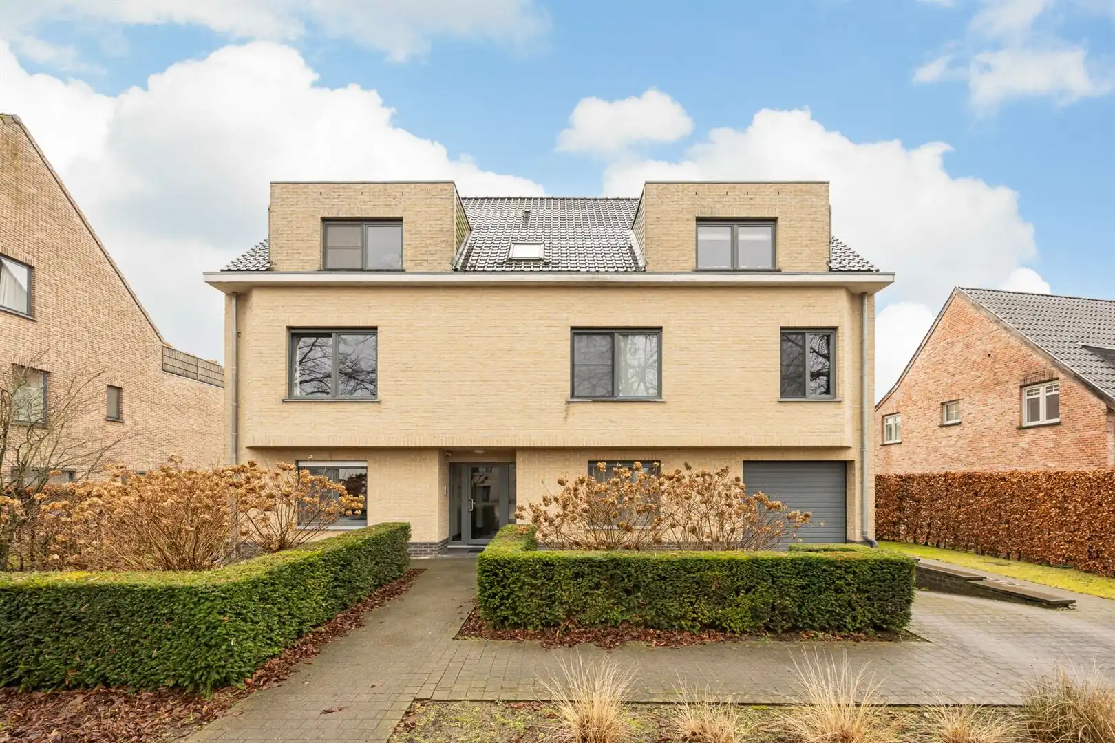 Ruim & licht appartement met zuidwest tuin. foto {{pictureIndex}}