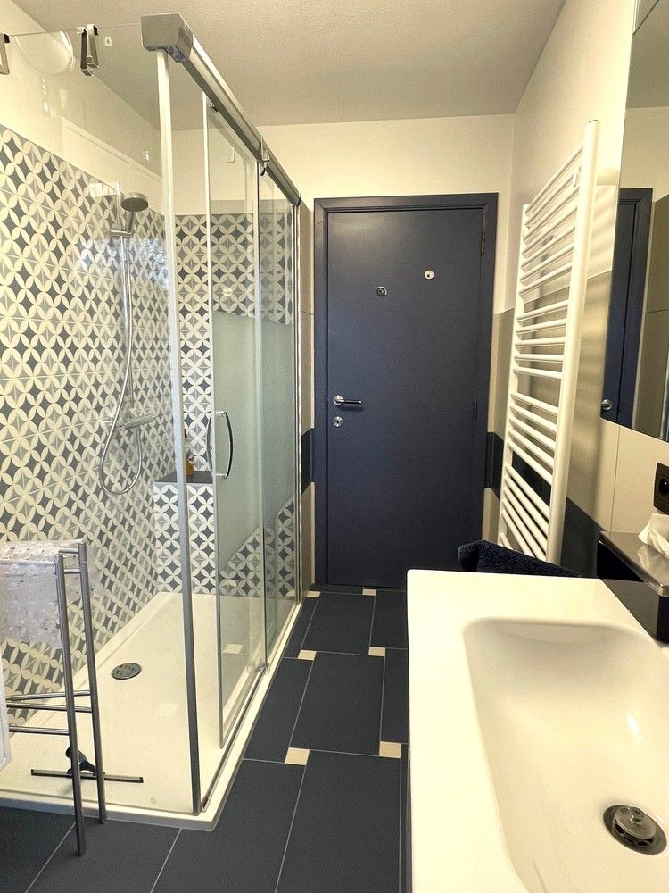 Gerenoveerd 3 slaapkamer appartement met garage foto 10