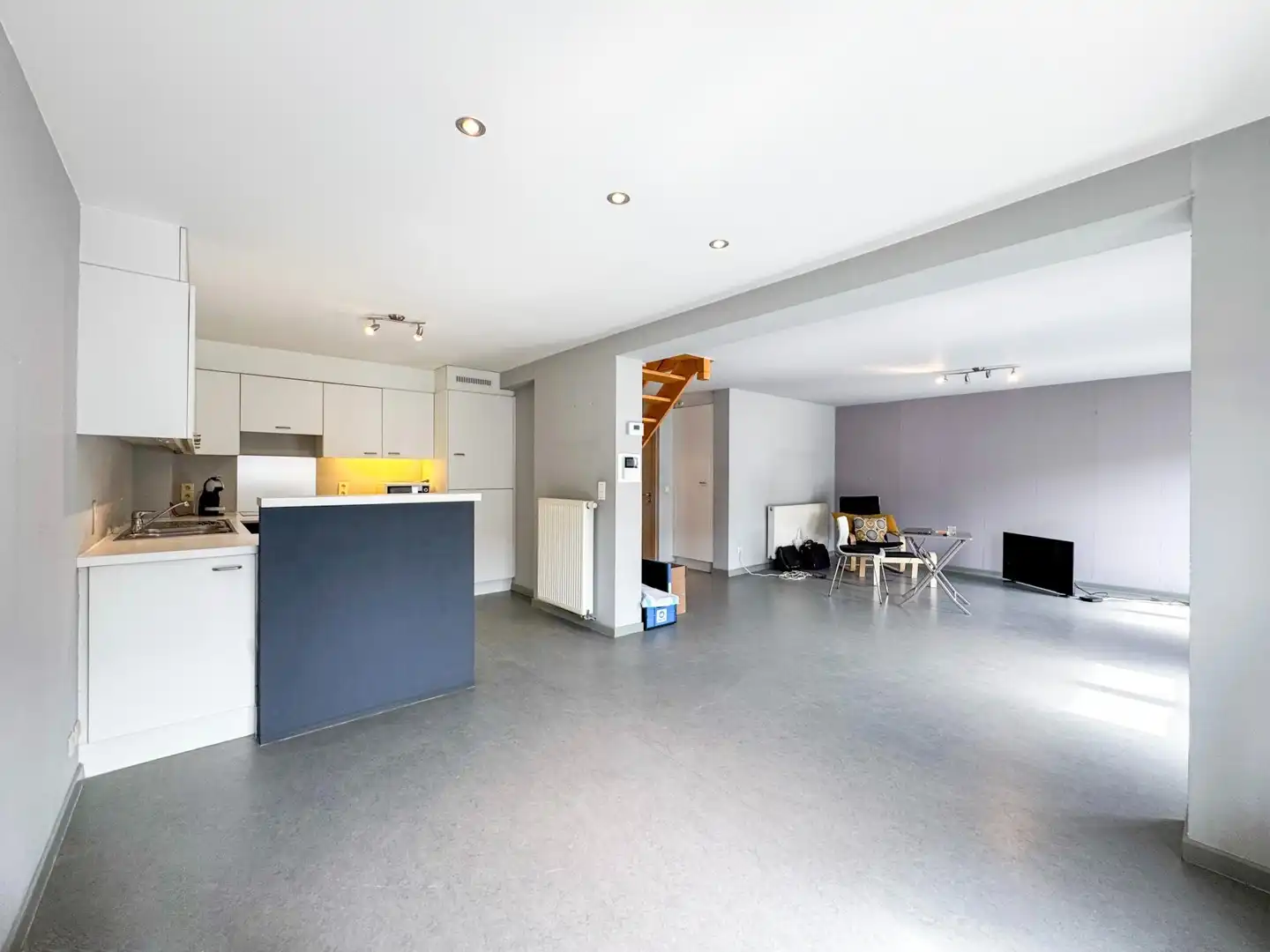 Zeer ruim duplexappartement met 2 slaapkamers en grote zolder foto 8
