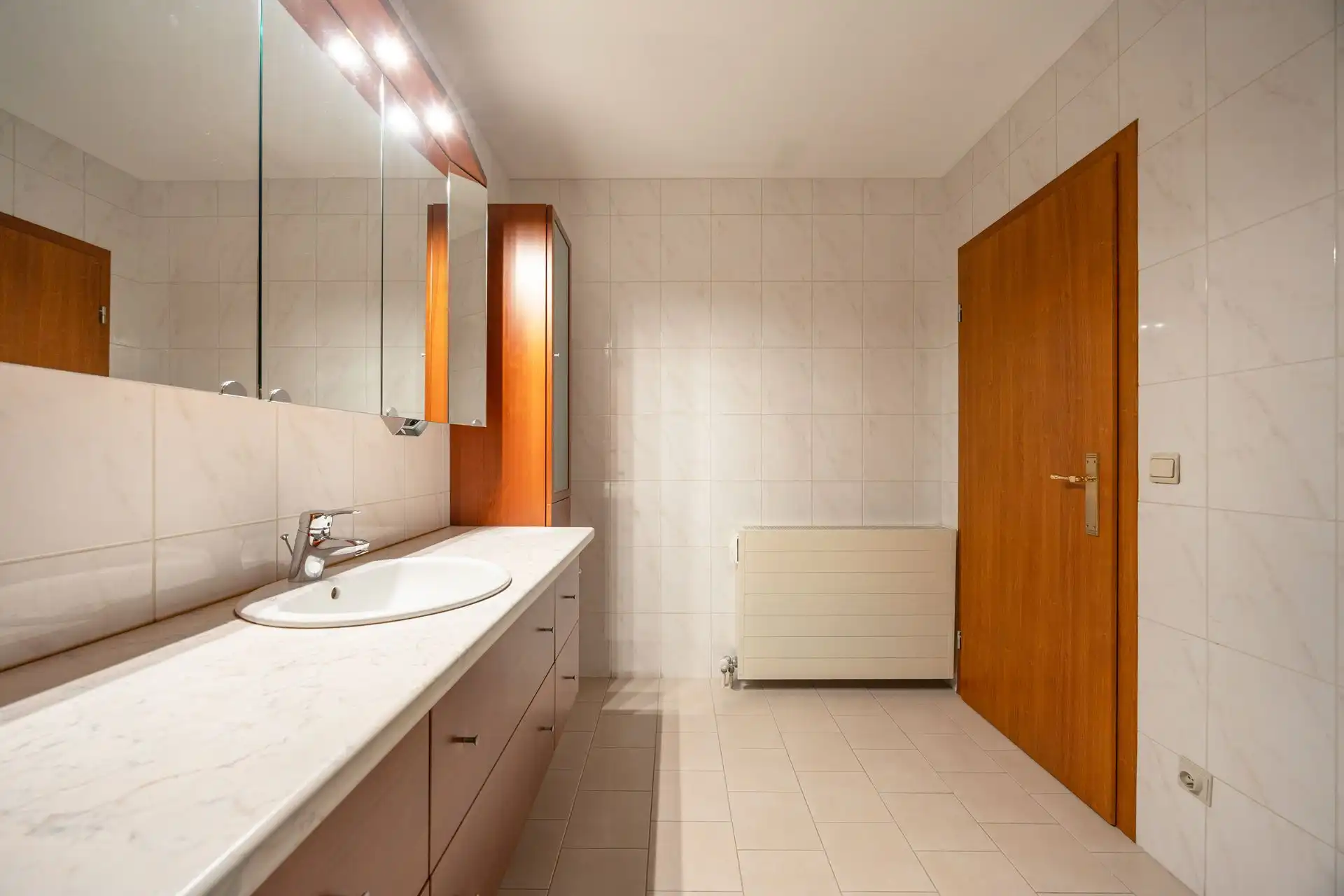 Twee slaapkamer appartement met inpandse autostaanplaats foto 18