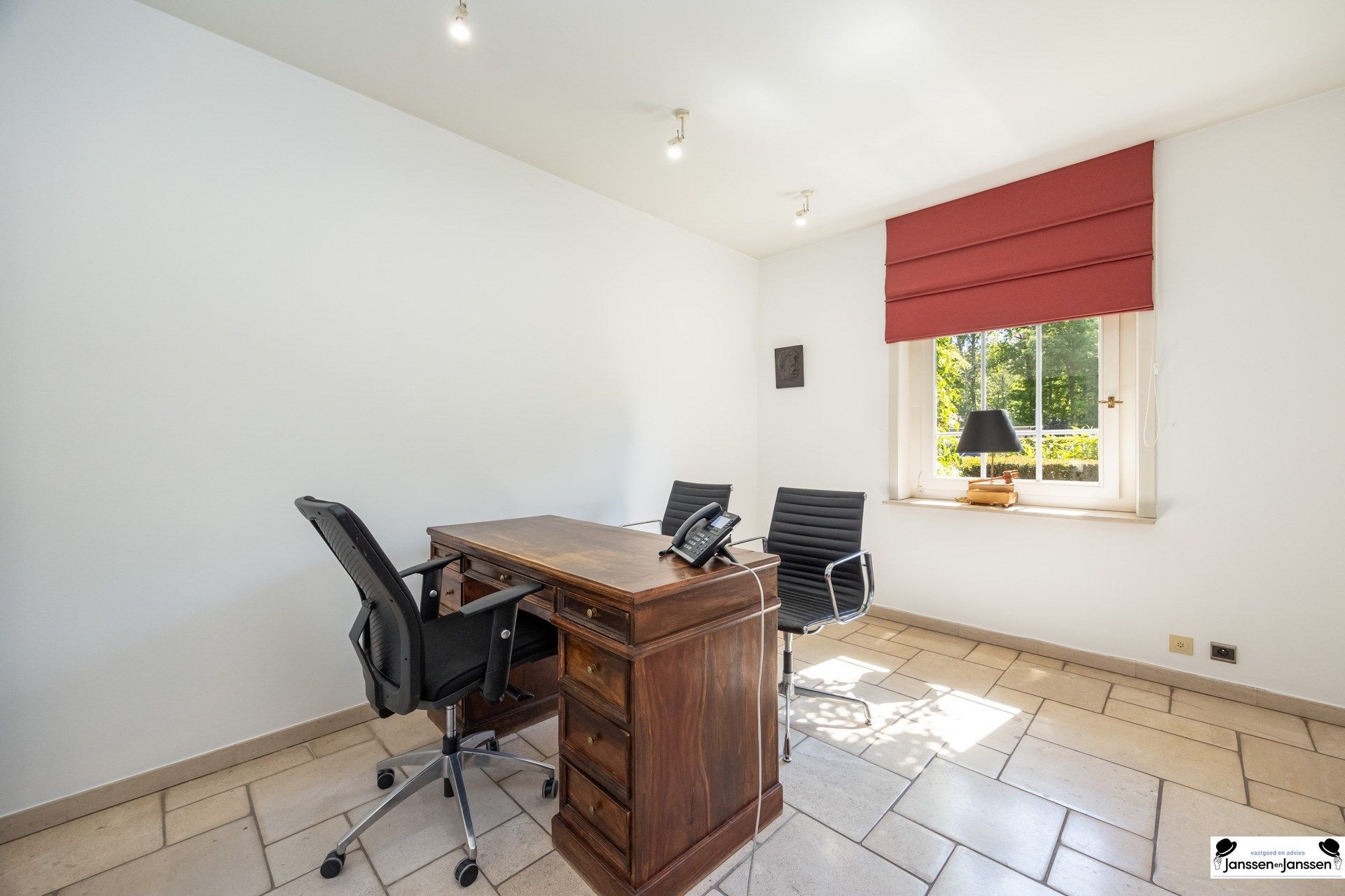 Exclusieve villa met zwembad en kantoorruimte foto 12