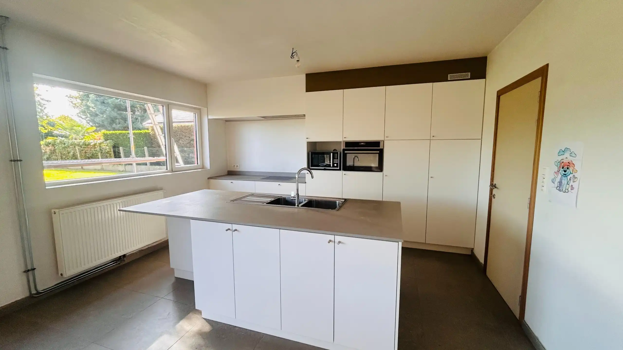 Ruime gerenoveerde gezinswoning met 4 slaapkamers en grote tuin nabij De Gavers foto 4