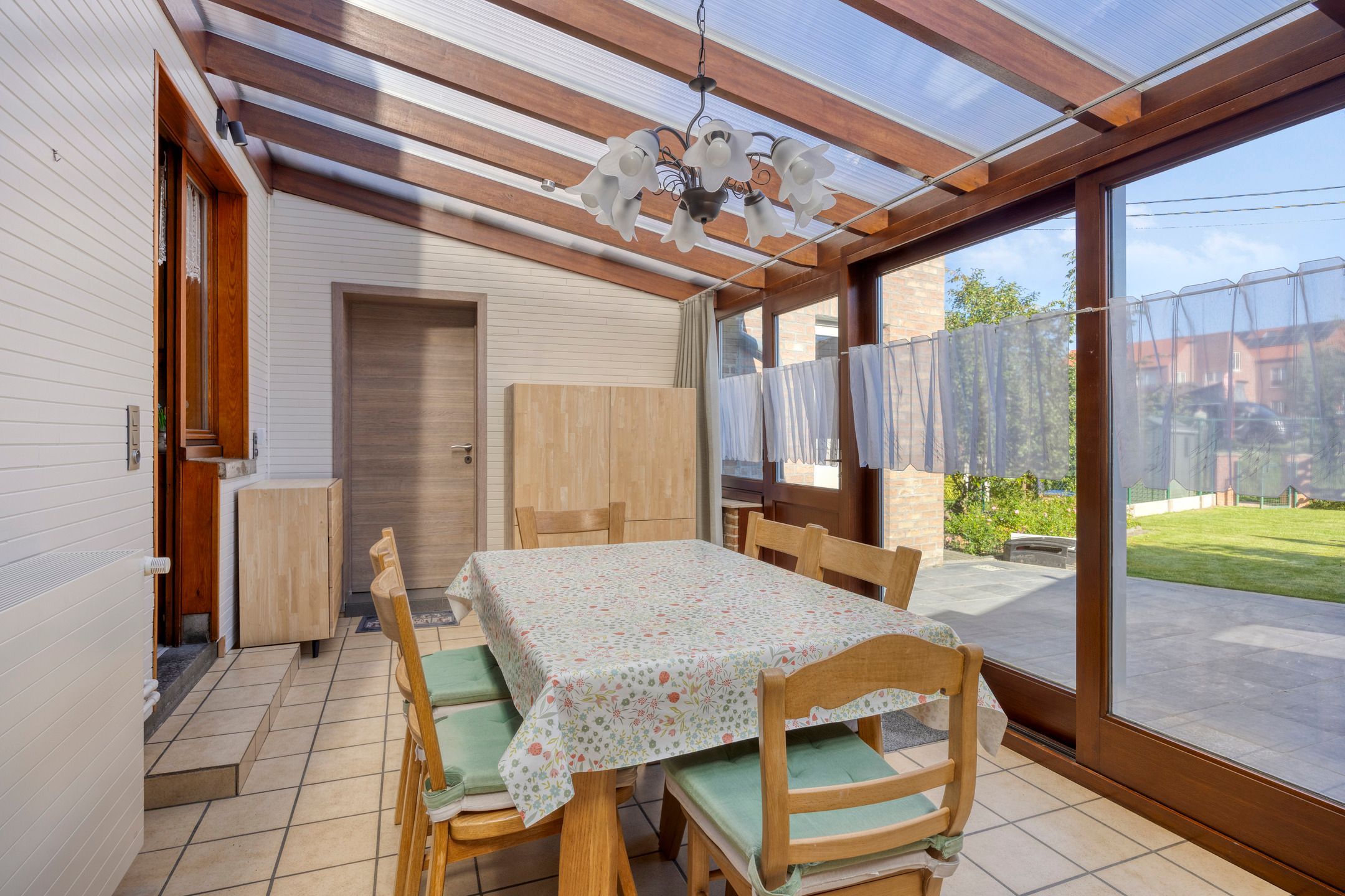 Wonen in dorpelijke charme: lichtrijke en ruime woonst foto 9