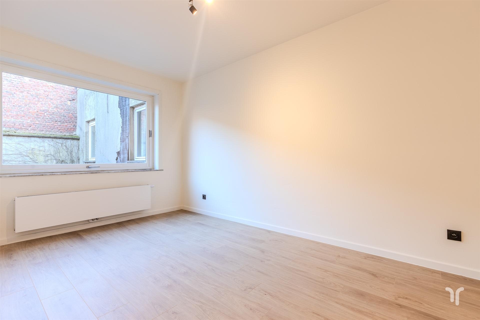 Ruim gerenoveerd appartement foto 8