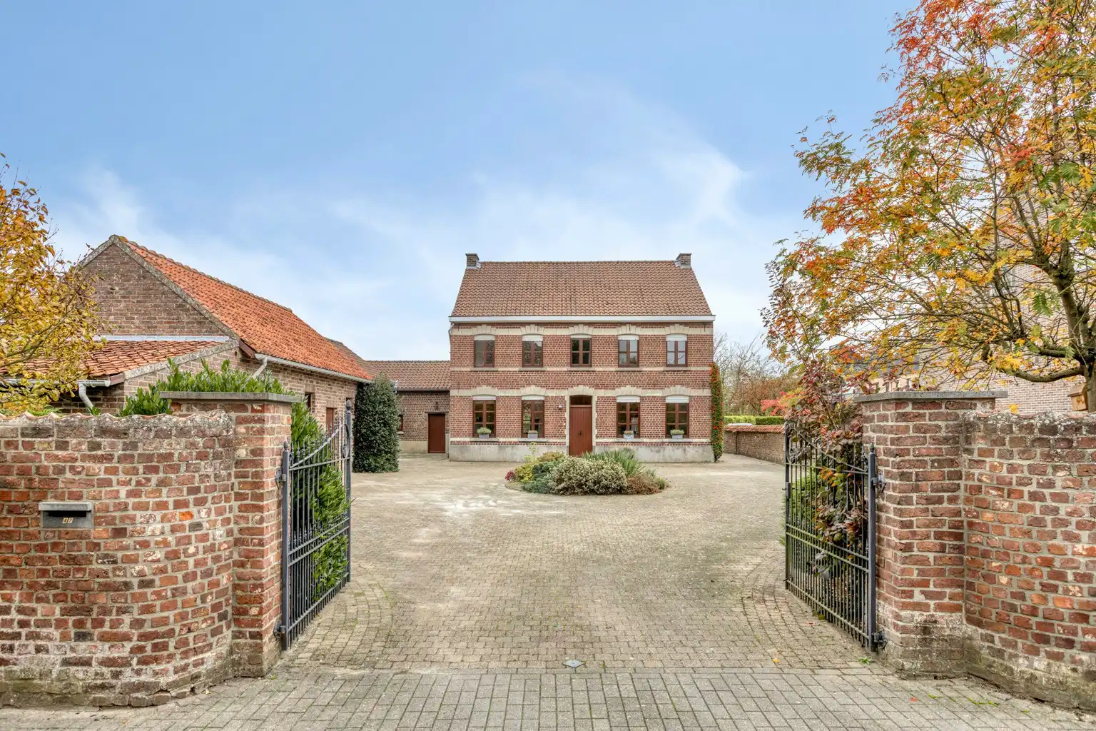  KARAKTERVOLLE DUBBELWOONST IN EEN DOODLOPENDE STRAAT  foto 30
