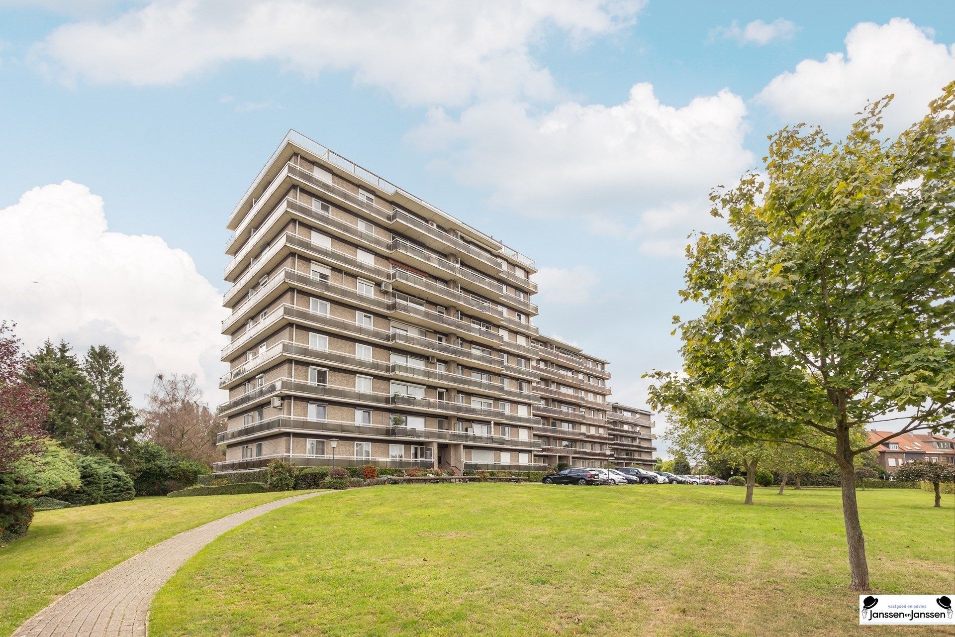 Uniek appartement met prachtig dakterras en panoramisch uitzicht foto 26