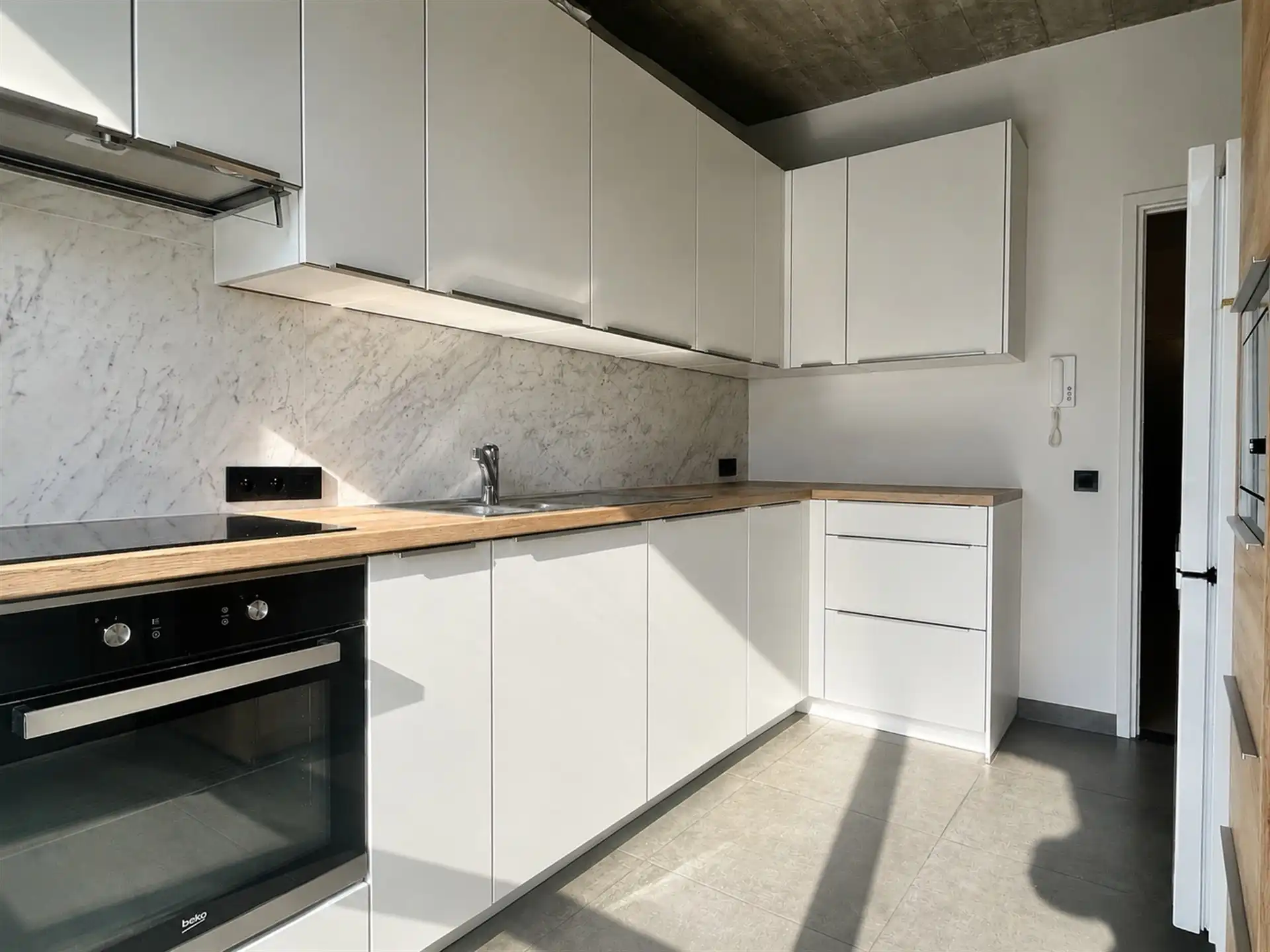 Ruim appartement met 3 slaapkamers! foto 2