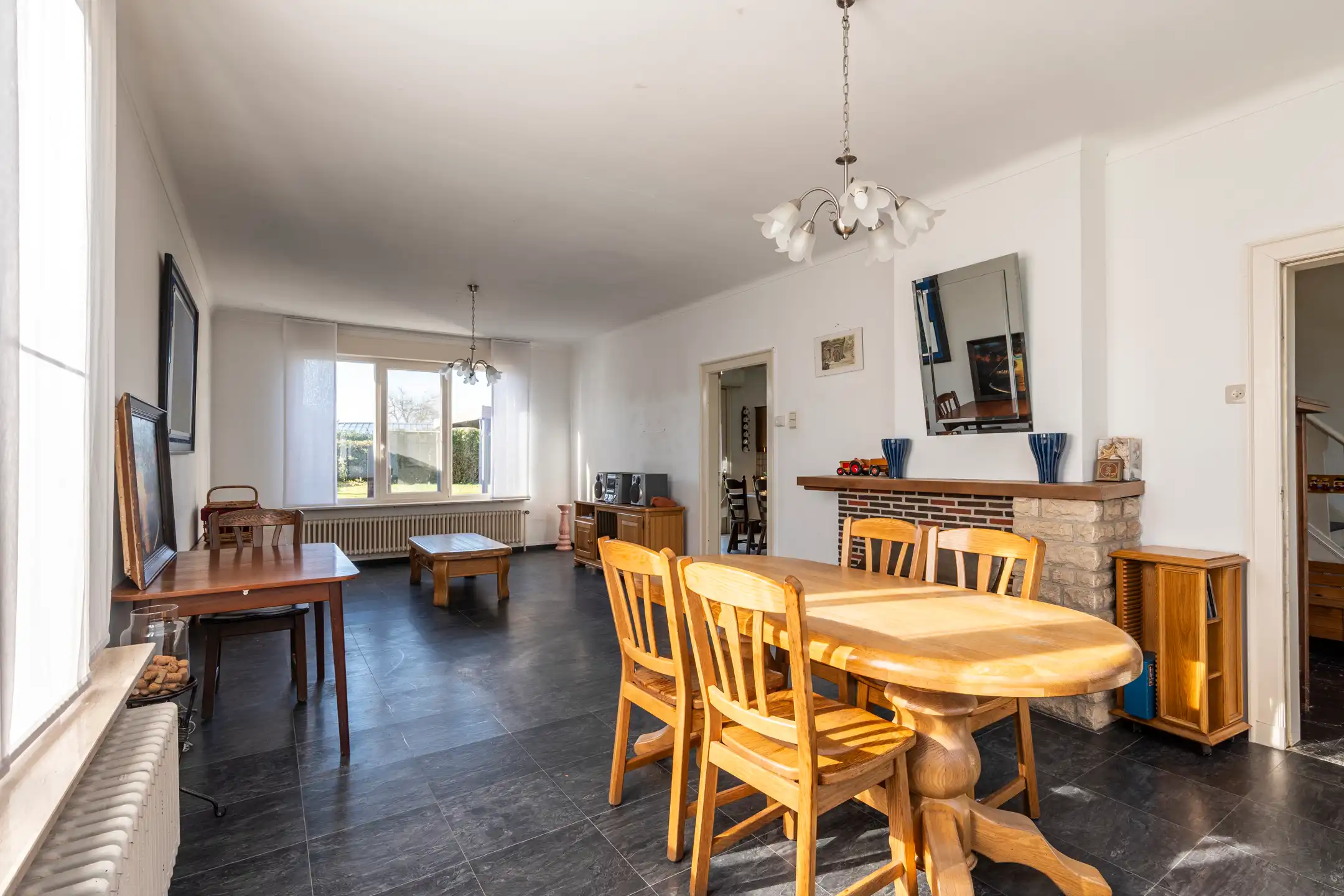 Vrijstaande woning met 4 slpk en 2 garages op 1.306m²  foto 7