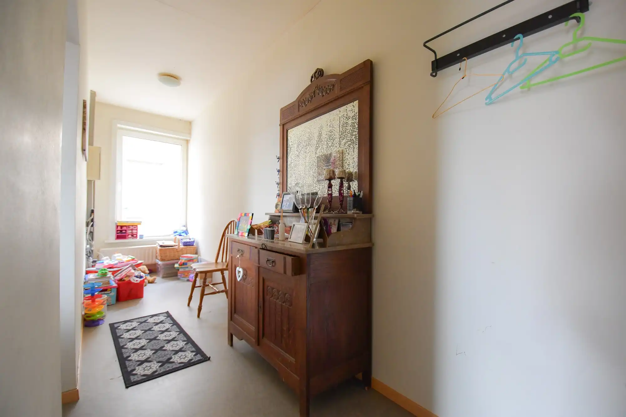 Handelsgelijkvloers en appartement  in centrum Oedelem foto 8