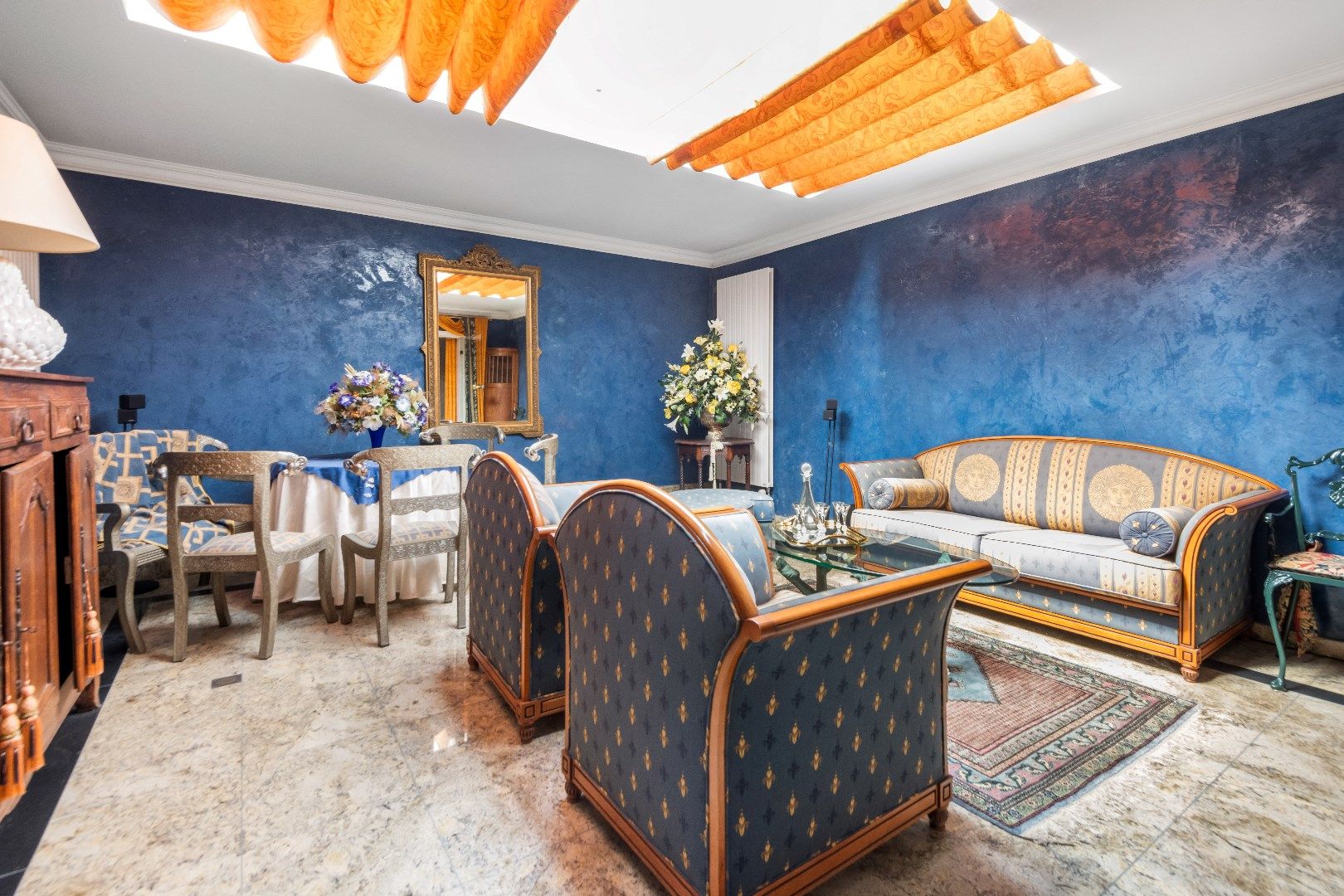 Luxueus ingericht appartement aan de zonnekant van de Dumortierlaan. Parking in het gebouw mgl. foto 17