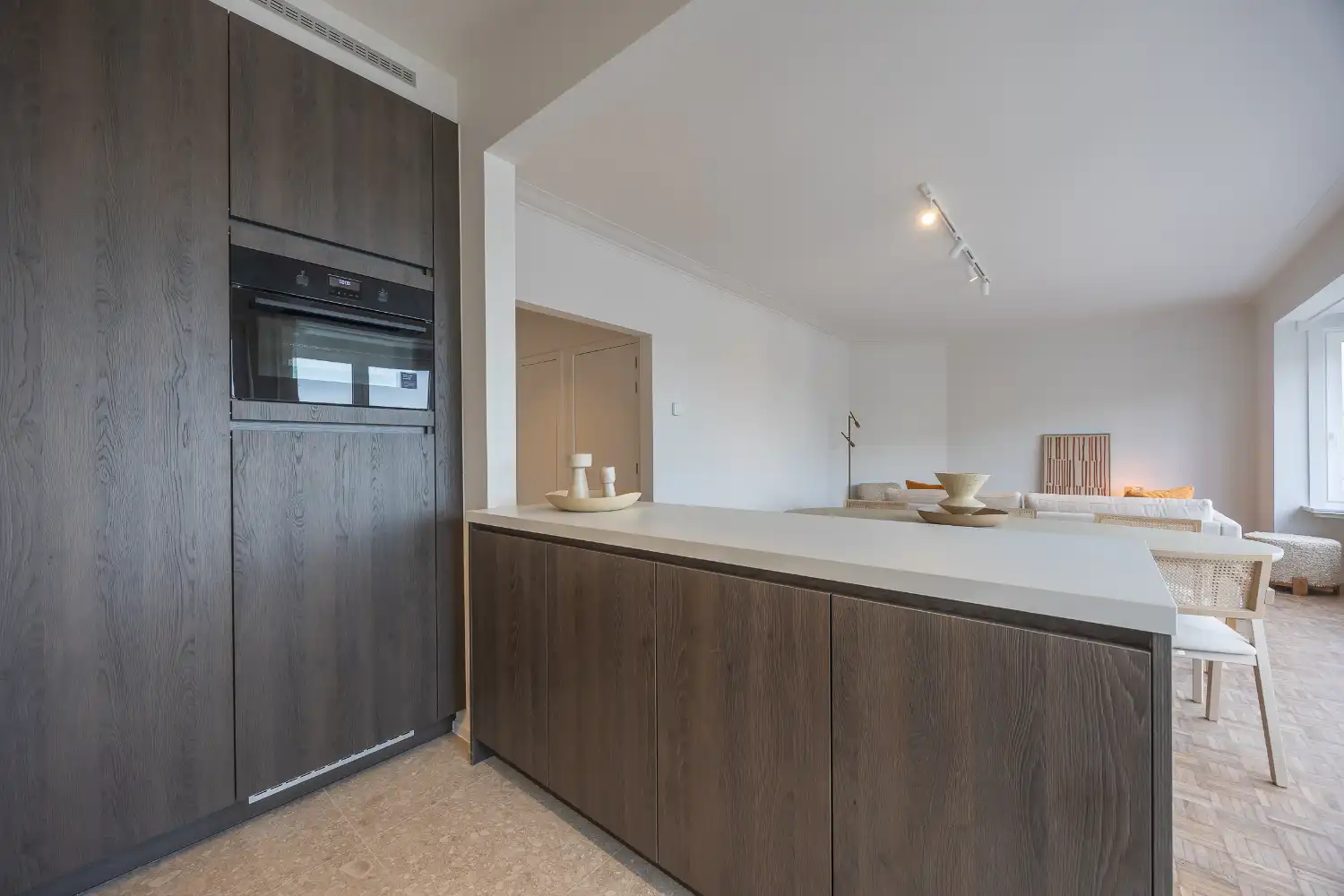 Gerenoveerd drie slaapkamer appartement met open zicht! foto 7