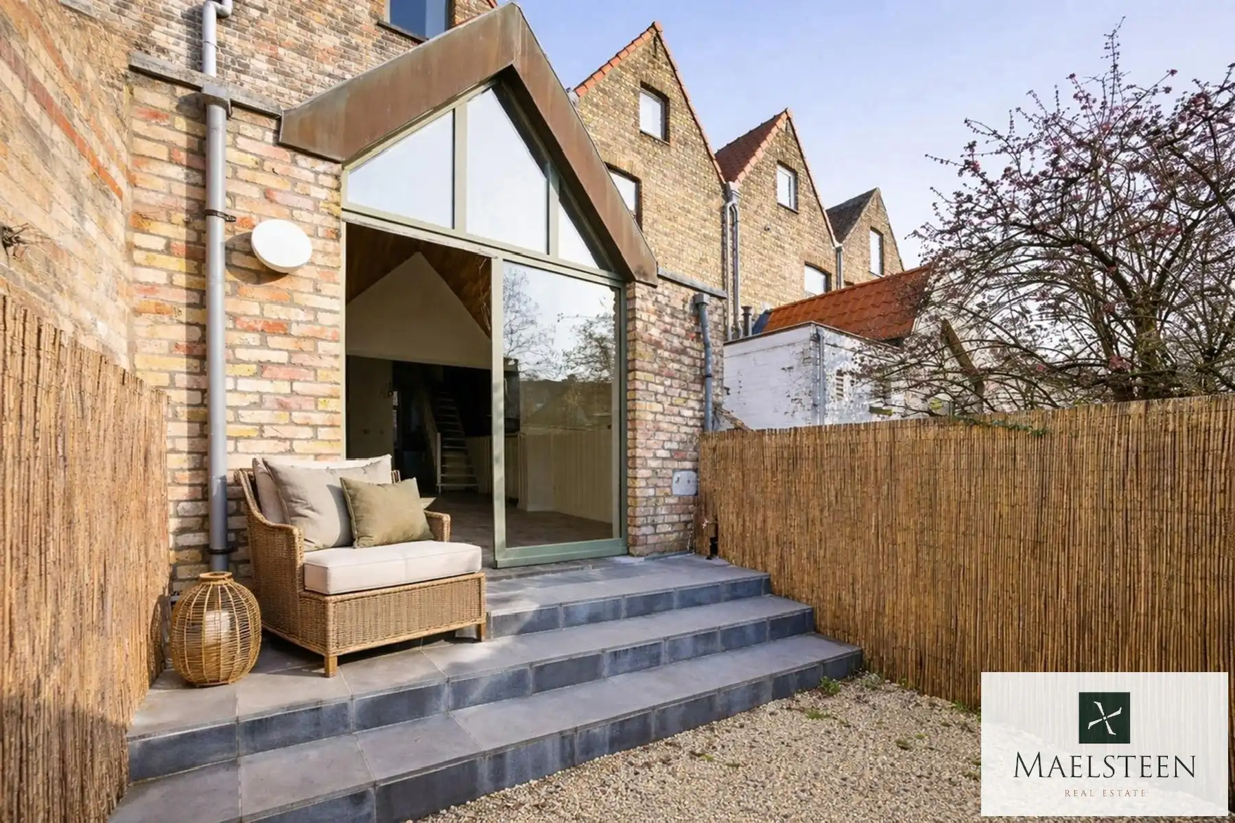 Instapklare trapgevelwoning, gelegen in Brugge centrum foto 5