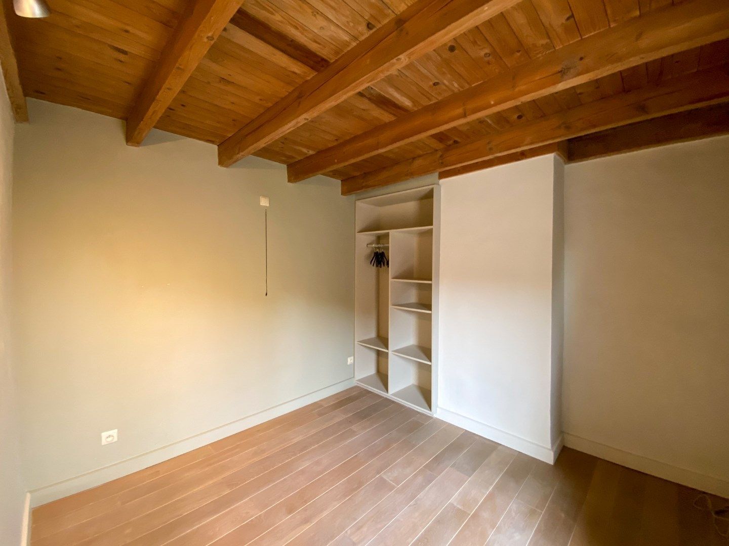 Charmante woning met 4 slaapkamers, tuin en ruime garage. foto 14