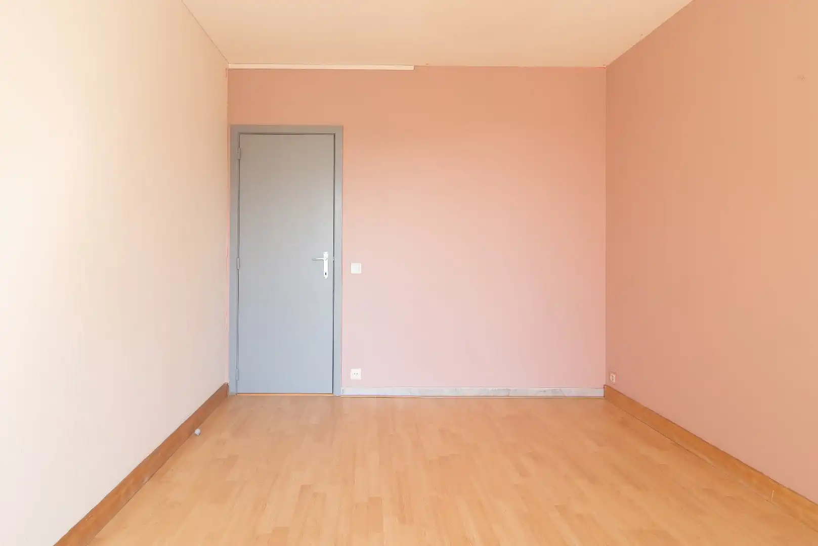 Lichtrijk appartement met panoramisch zeezicht aan de kust foto 13