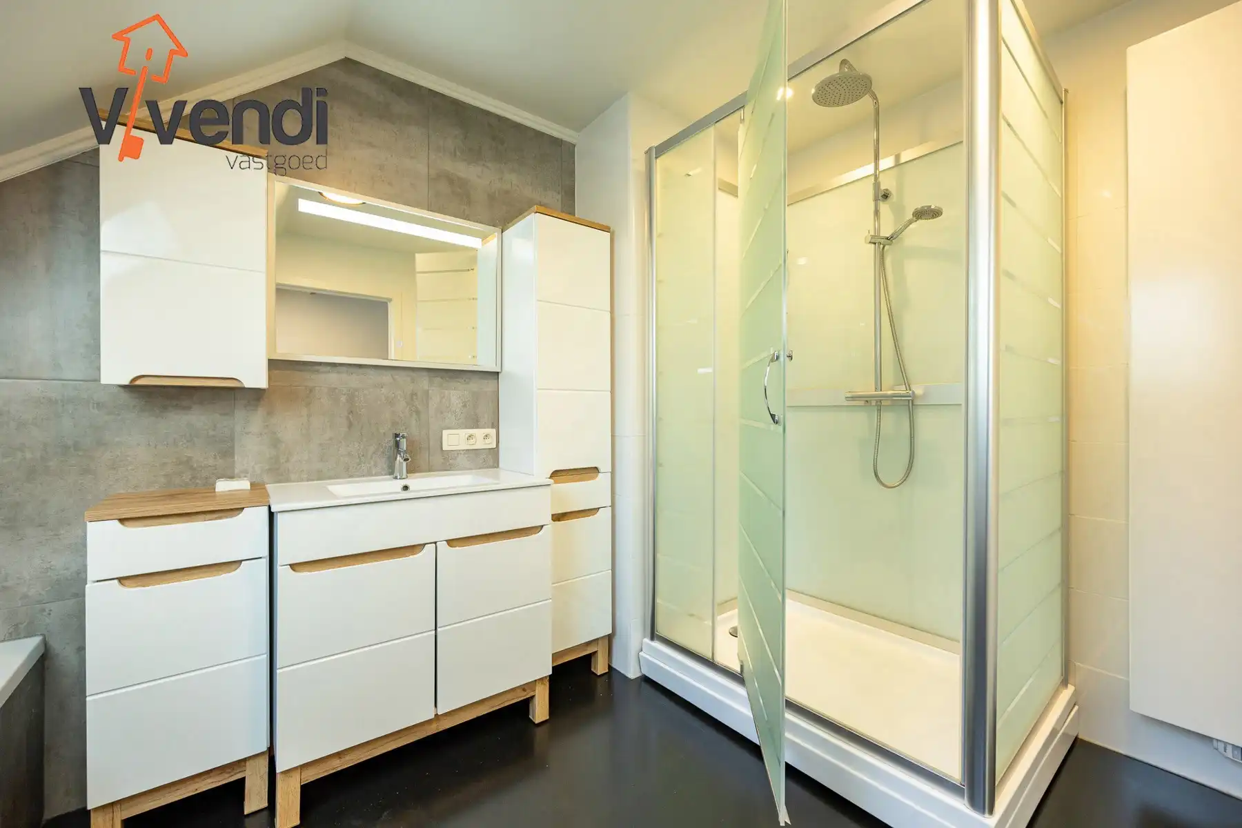 Instapklare stadswoning recent volledig gerenoveerd! foto 13