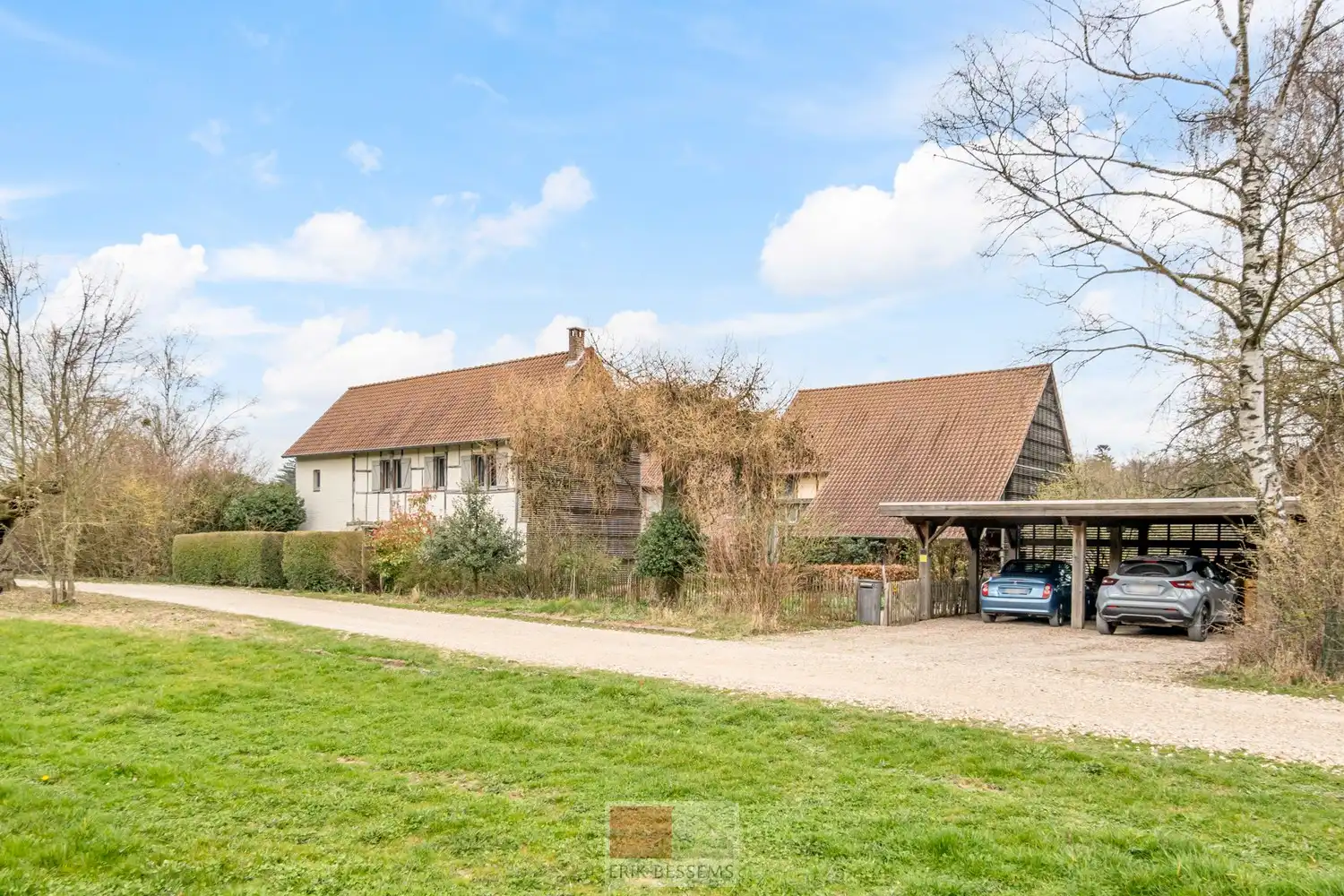 Een zeer karaktervol woonerf van maar liefst 3996 m² met bijzondere uitstraling, bestaande uit een prachtige hoofdwoning (voormalige schuur en stallen) en een charmant vakwerkhuis. foto 65