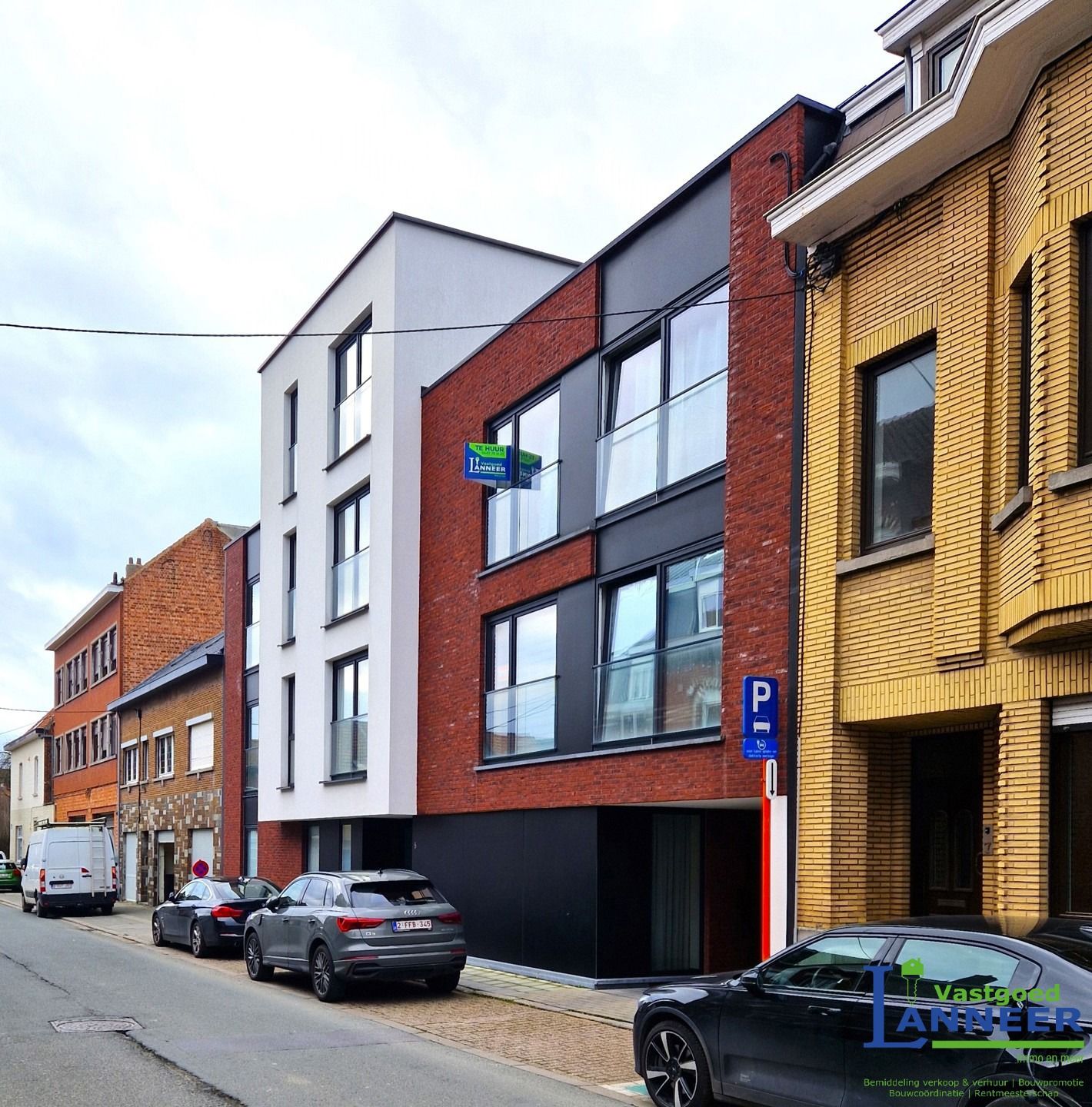 Lichtrijk appartement met 2 slaapkamers en terras foto {{pictureIndex}}