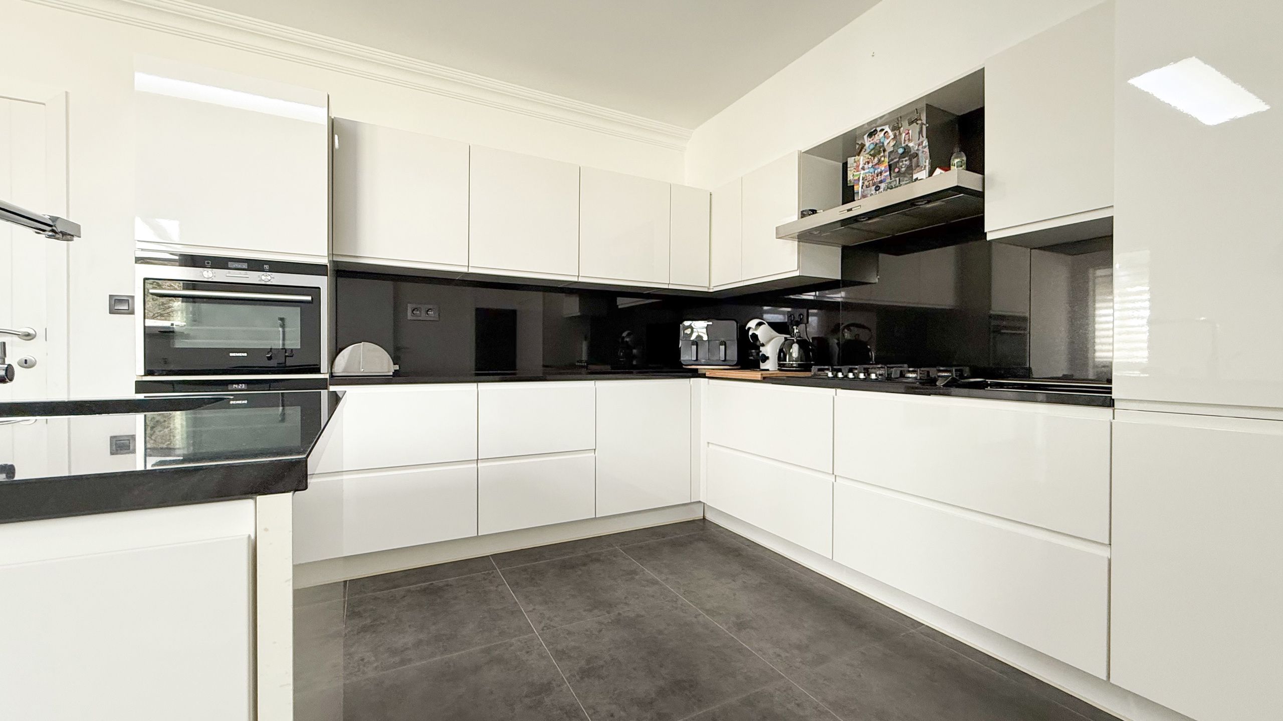 Instapklare woning met 4 spks en volledig aangelegde tuin! foto 11