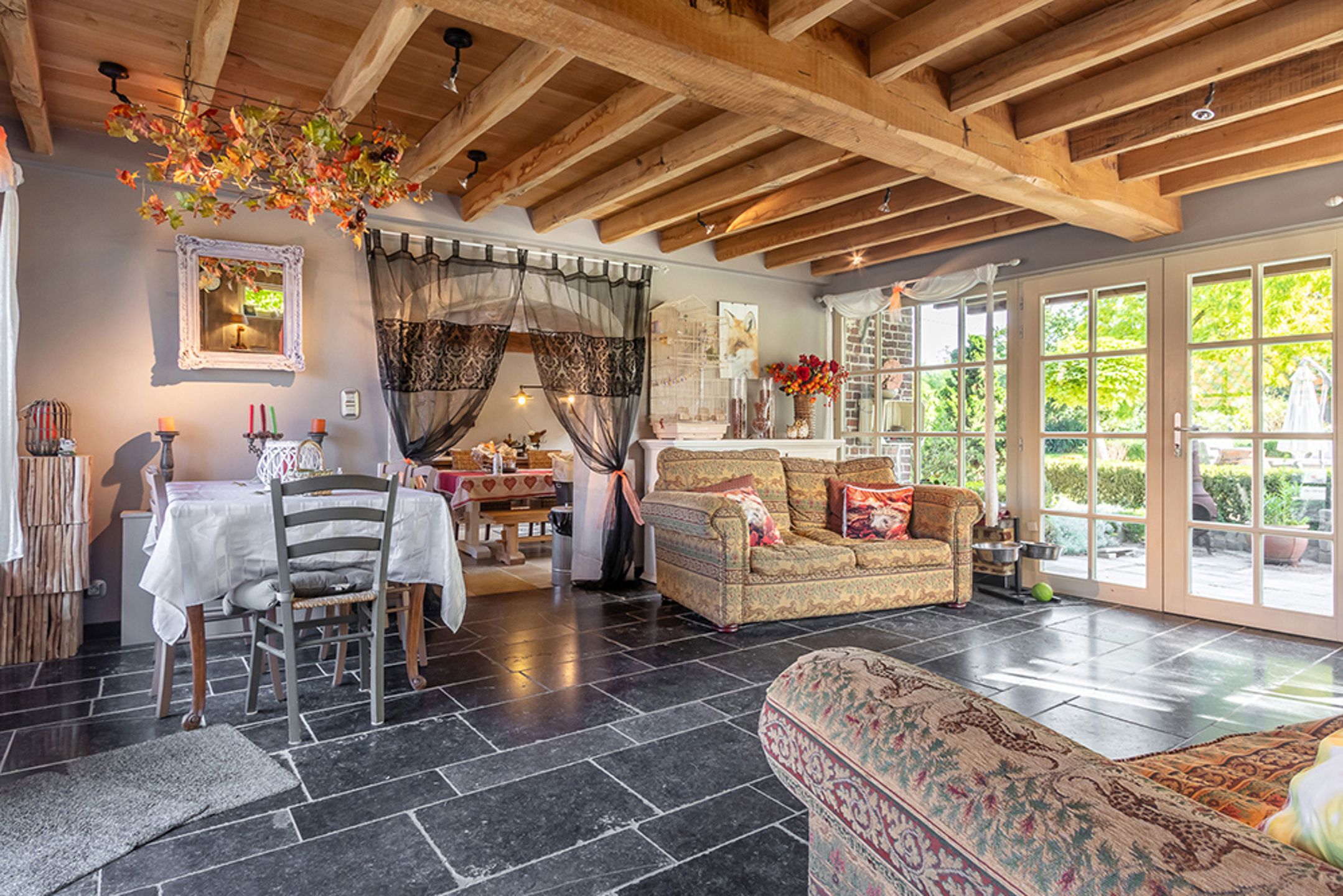 Gerestaureerde vierkantshoeve met B&B op 80 are grond foto 12