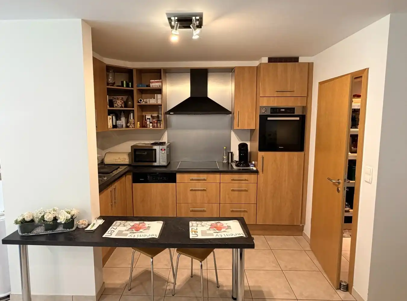 Rustig en uitstekend gelegen 2-slaapkamerappartement met groot terras EN garagebox foto 6