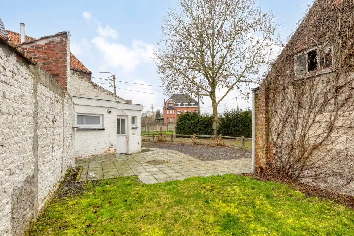 Halfopen huis met 2 kamers en garage te koop in Anzegem foto 3