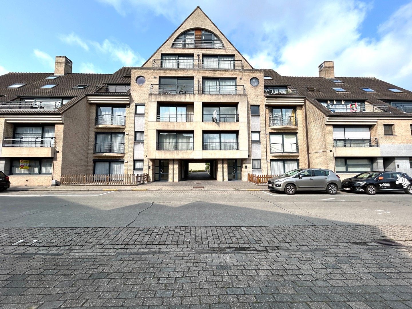 Instapklaar één-slaapkamer appartement te Roeselare! foto 16