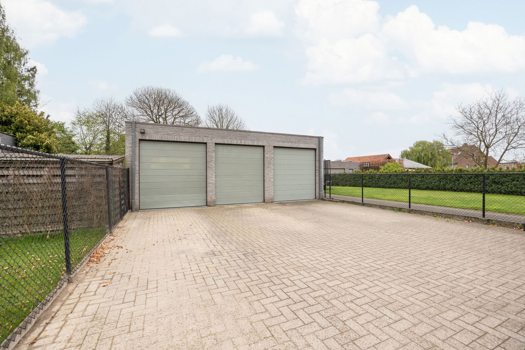 Duplex-appartement op de 1ste en 2de verdieping met 2 slaapkamers, terras, tuin en dubbele garage. foto 17