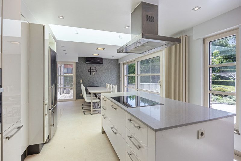 Luxueuze en instapklare woning met garages en tuin foto 6