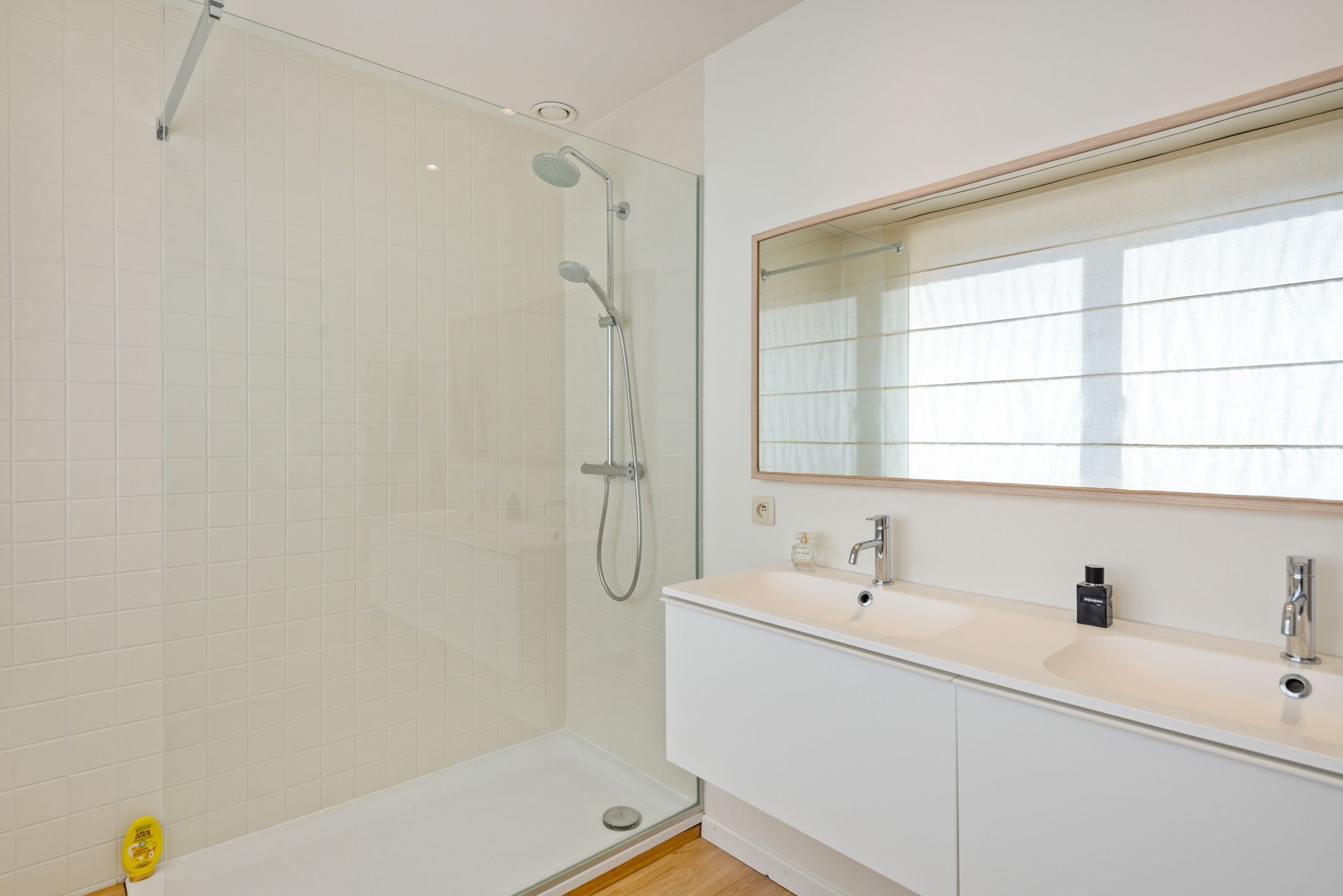 Mooie en ruime  halfopen woning op toplocatie foto 14