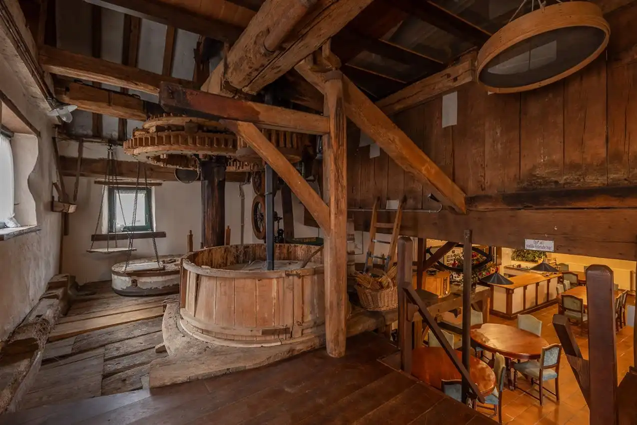 Uniek gebouw met historische waarde en karakter foto 6