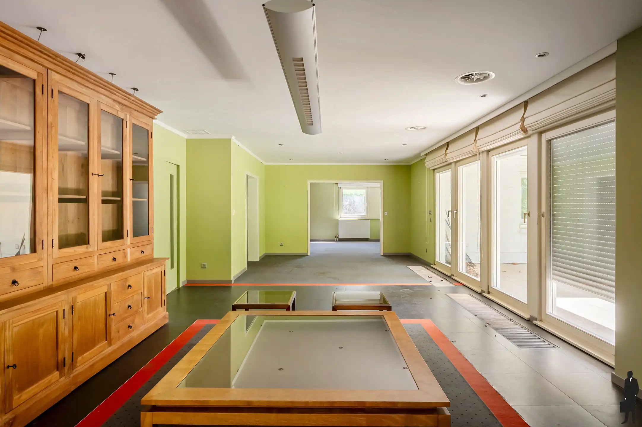 Een volledig te renoveren gelijkvloerse villa (heden kantoor) op ca. 2.438 m² foto 13